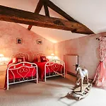 Logis La Tour - La Tour Semesterbostad *