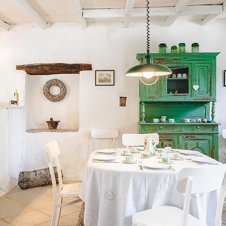 Logis La Tour - La Tour * Saint-Laurent-de-la-Salle