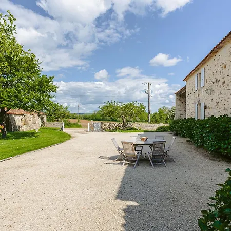 Logis La Tour - La Tour *