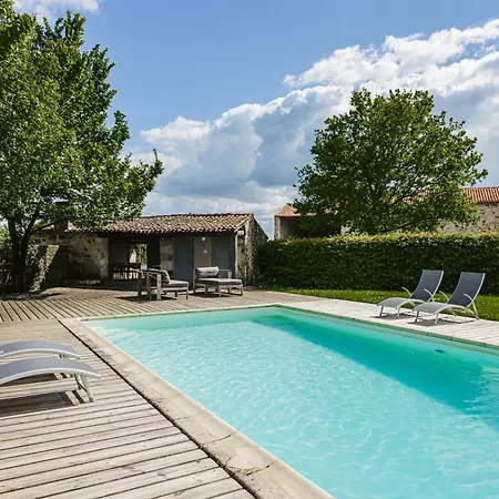 Logis La Tour - La Tour Saint-Laurent-de-la-Salle