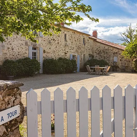 Logis La Tour - La Tour بيت للعطل Saint-Laurent-de-la-Salle