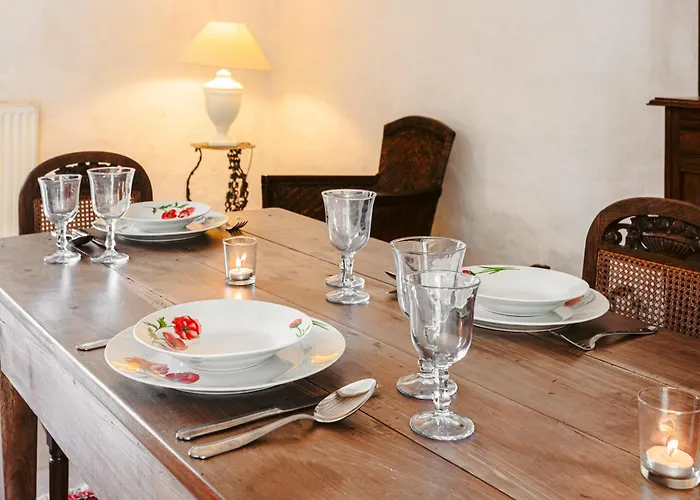 Logis La Tour - La Tour * Saint-Laurent-de-la-Salle