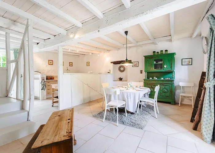 Prázdninový dům Logis La Tour - La Tour Saint-Laurent-de-la-Salle