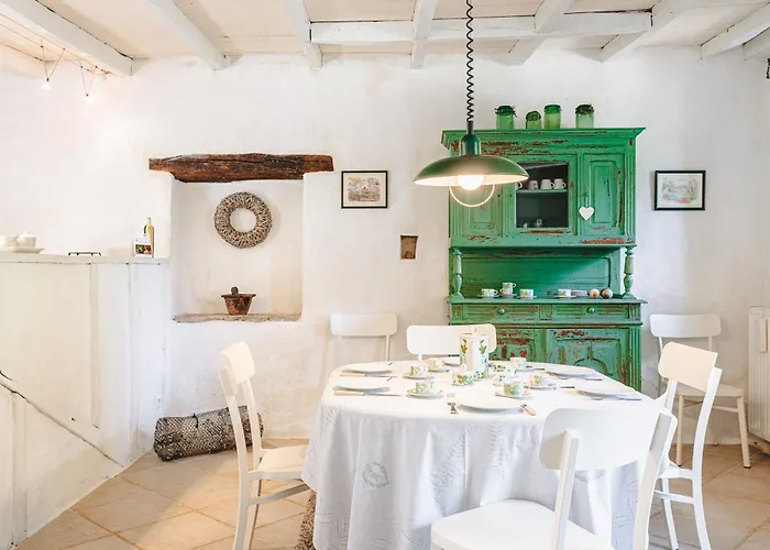 Logis La Tour - La Tour * Saint-Laurent-de-la-Salle