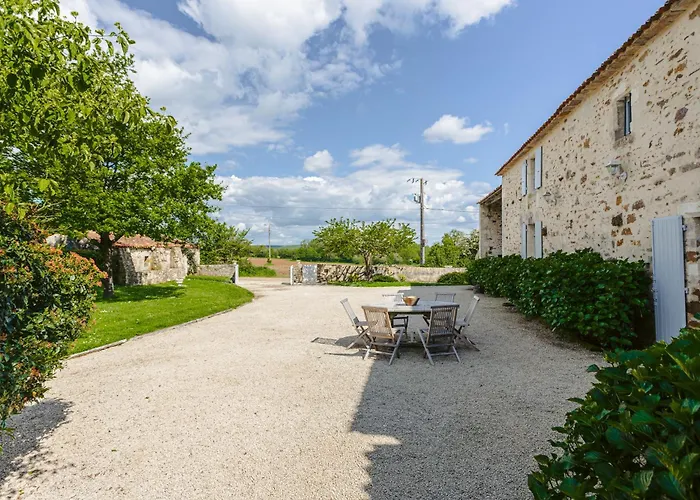 Logis La Tour - La Tour *