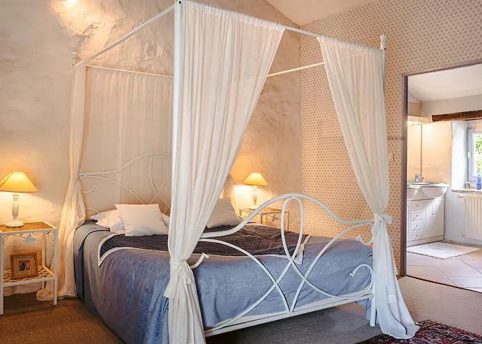 Logis La Tour - La Tour * Saint-Laurent-de-la-Salle