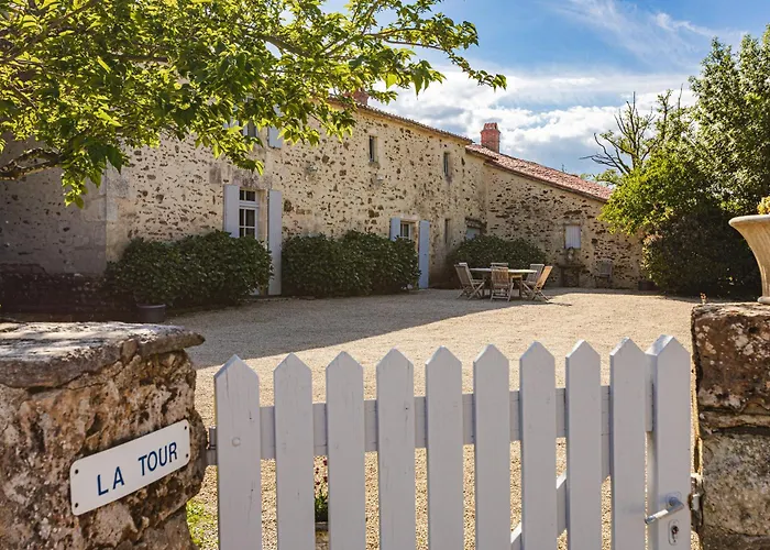 Logis La Tour - La Tour Prázdninový dům Saint-Laurent-de-la-Salle