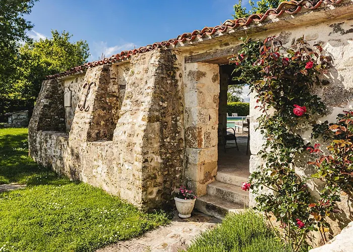 Prázdninový dům Logis La Tour - La Tour Saint-Laurent-de-la-Salle