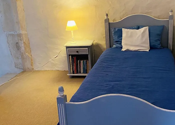 Logis La Tour - La Tour Saint-Laurent-de-la-Salle