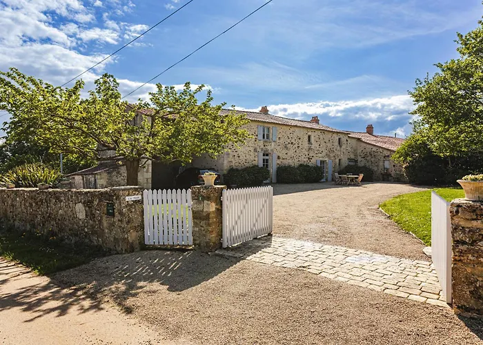 Logis La Tour - La Tour